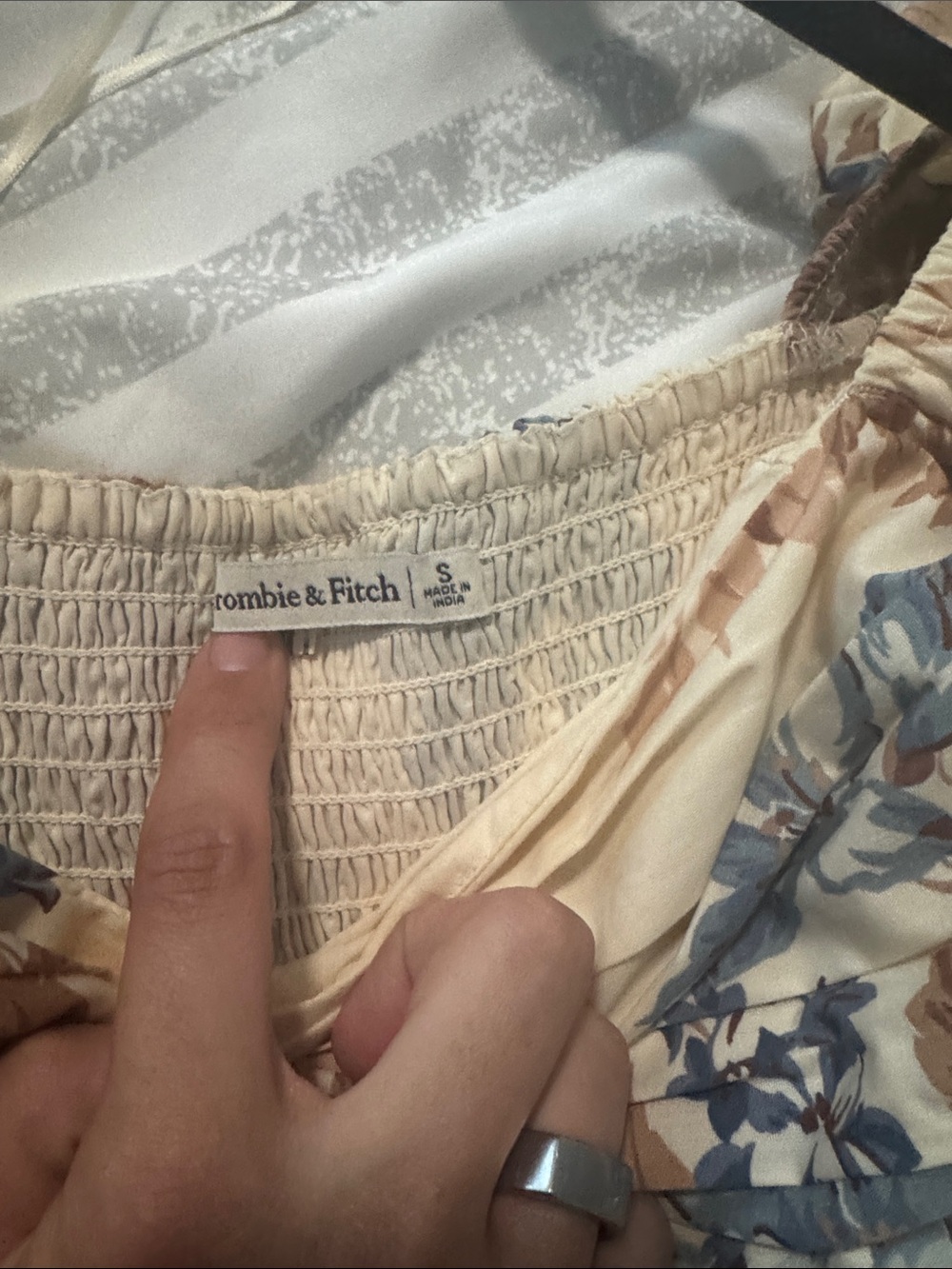 Abercrombie -Floral Puff-Sleeve Square Neck Dress in Cream and Blue - Picture 3 of 4